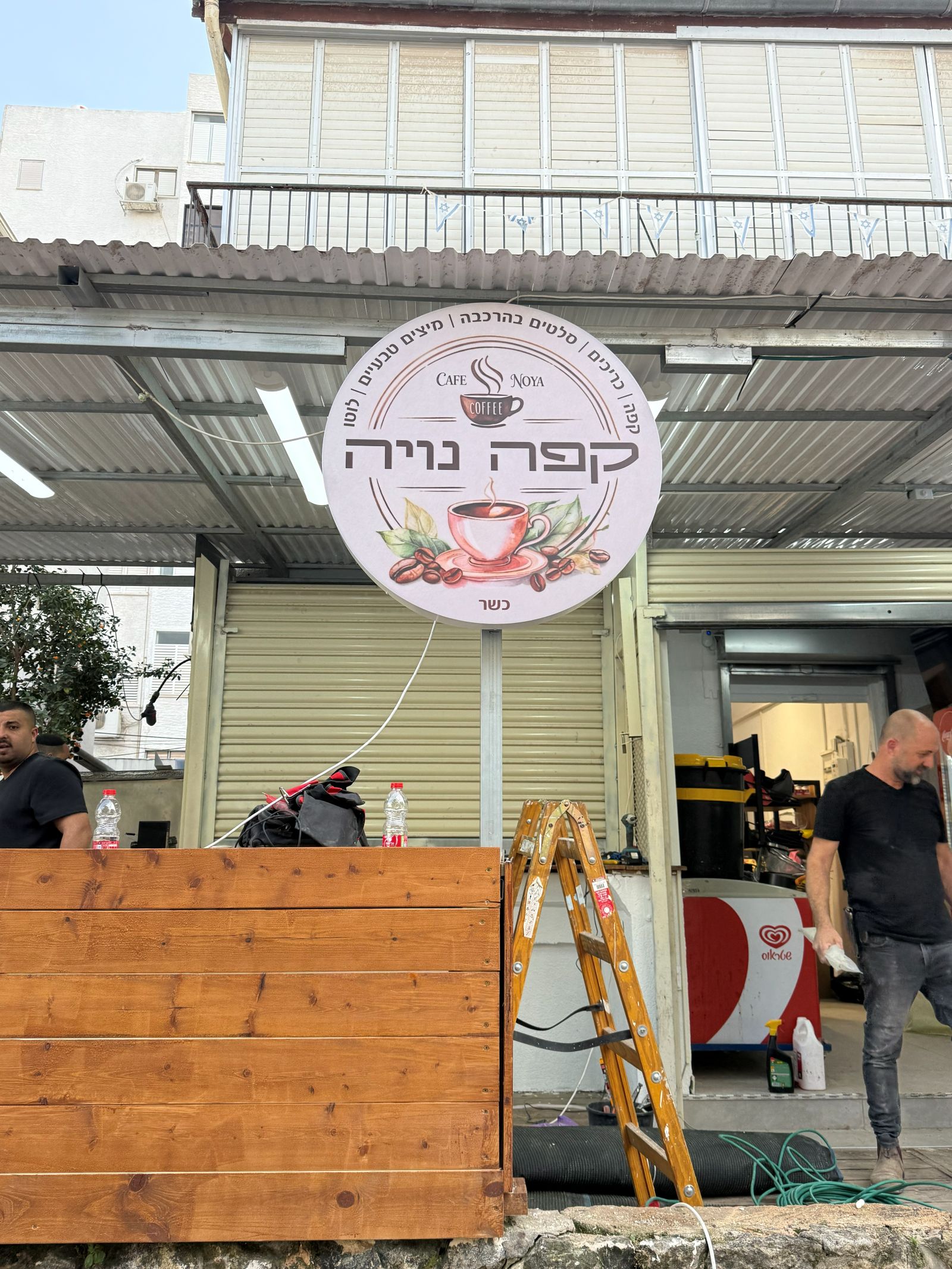 שלט עגול מואר בסגנון נאון